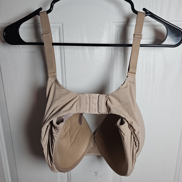 Victoria’s Secret Full Coverage Nude Bra 38DDD Supportive Smooth - Picture 2 of 4